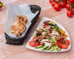 01 SAŁATKA Z KURCZAKIEM